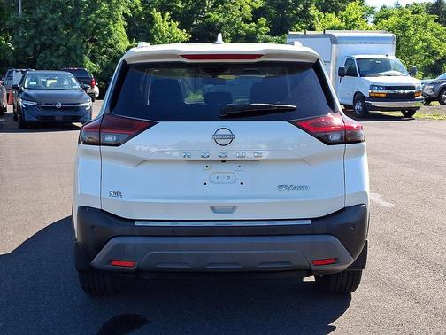 Pearl White Tricoat 2023 Nissan Rogue SV
