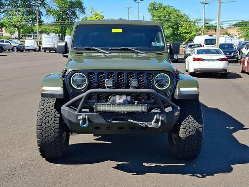 Sarge Green Clearcoat 2022 Jeep Gladiator Willys 4x4