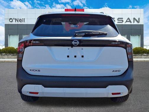 2025 Nissan Kicks SV