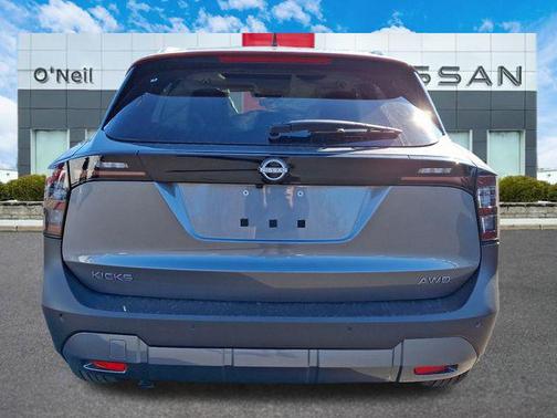 2025 Nissan Kicks SV
