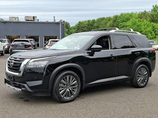 Super Black 2025 Nissan Pathfinder SL 4WD