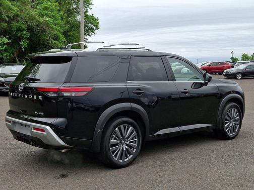 Super Black 2025 Nissan Pathfinder SL 4WD