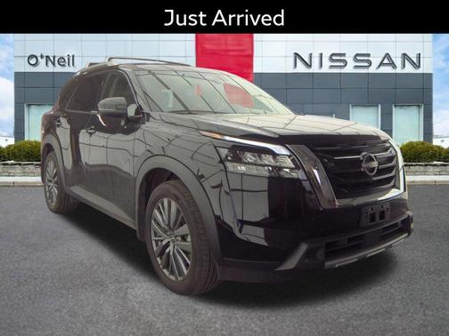 Super Black 2025 Nissan Pathfinder SL 4WD