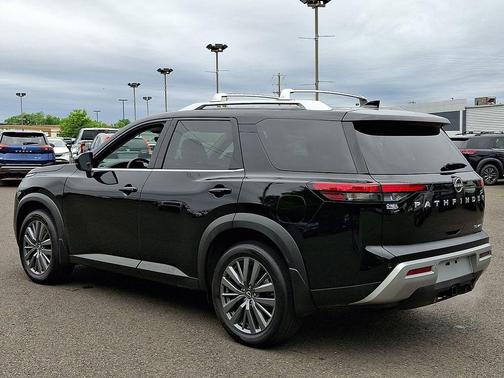 Super Black 2025 Nissan Pathfinder SL 4WD