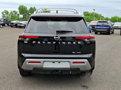 Super Black 2025 Nissan Pathfinder SL 4WD