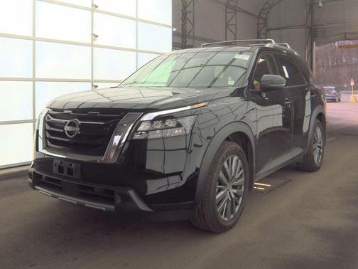 Super Black 2025 Nissan Pathfinder SL 4WD