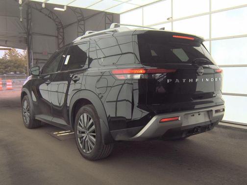 Super Black 2025 Nissan Pathfinder SL 4WD