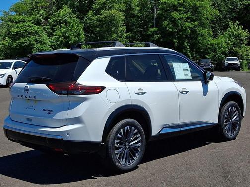 Everest White Pearl/Super Black 2026 Nissan Rogue Platinum