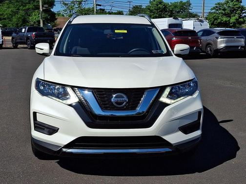 Pearl White 2018 Nissan Rogue SV