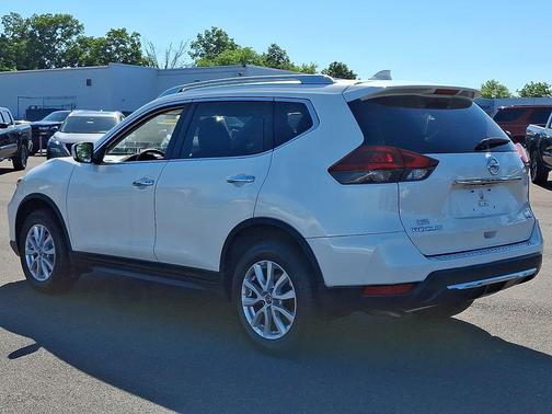 Pearl White 2018 Nissan Rogue SV