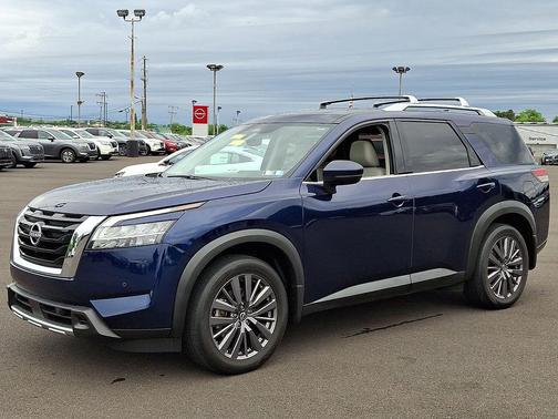 Deep Ocean Blue Pearl 2023 Nissan Pathfinder SL 4WD