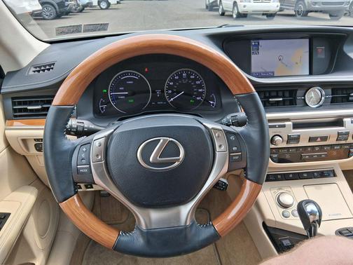 Starfire Pearl 2014 Lexus ES 300h Base