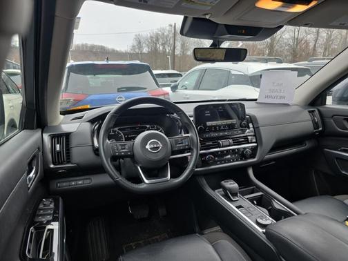 2023 Nissan Pathfinder SL 4WD