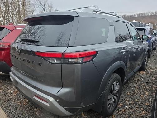 2023 Nissan Pathfinder SL 4WD