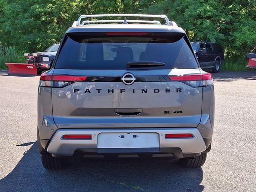 Gun Metallic 2023 Nissan Pathfinder SL 4WD