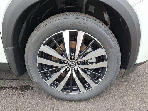 2025 Nissan Pathfinder Platinum 4WD