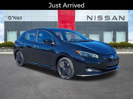 Super Black 2025 Nissan Leaf SV PLUS