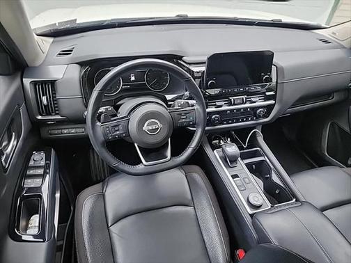 2022 Nissan Pathfinder SL 4WD