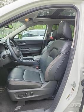 2022 Nissan Pathfinder SL 4WD