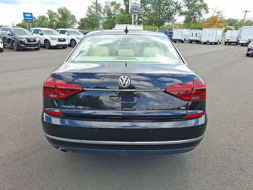 2018 Volkswagen Passat 2.0T SEL Premium