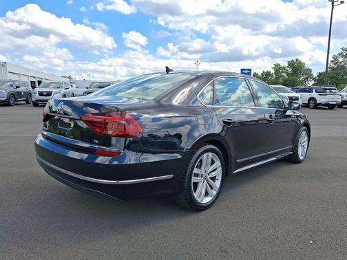 2018 Volkswagen Passat 2.0T SEL Premium