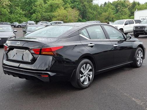 Super Black 2023 Nissan Altima S FWD