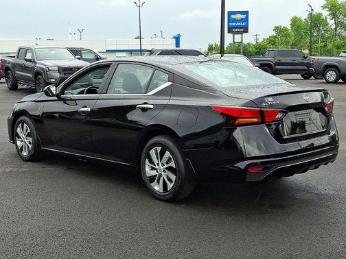 Super Black 2023 Nissan Altima S FWD