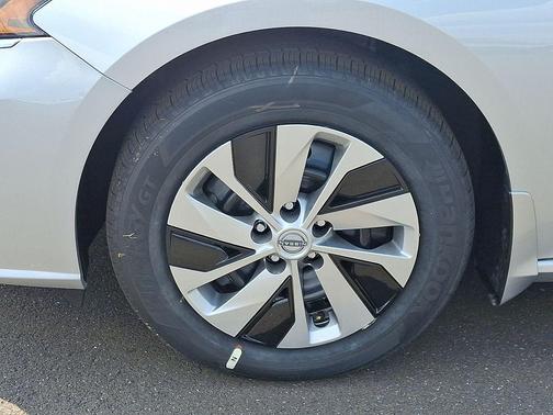 2025 Nissan Altima S FWD
