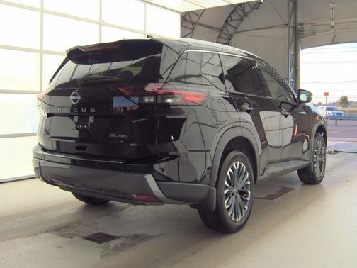 Super Black 2025 Nissan Rogue SL