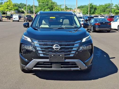 Super Black 2025 Nissan Rogue SL