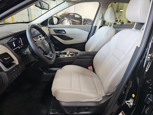 Super Black 2025 Nissan Rogue SL