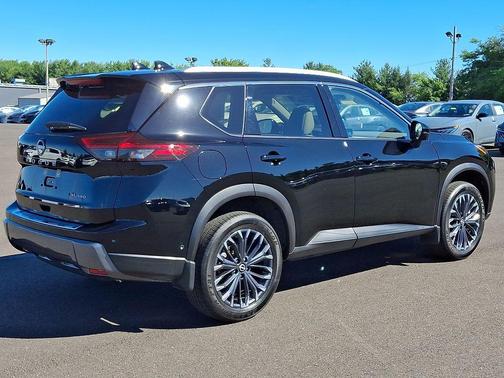 Super Black 2025 Nissan Rogue SL