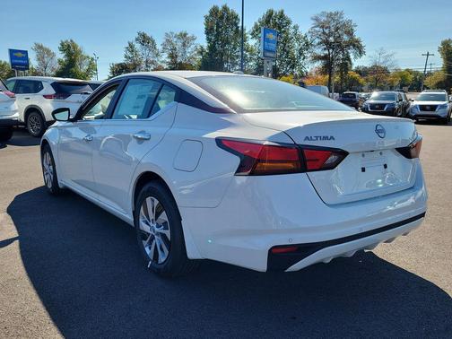 2025 Nissan Altima S FWD