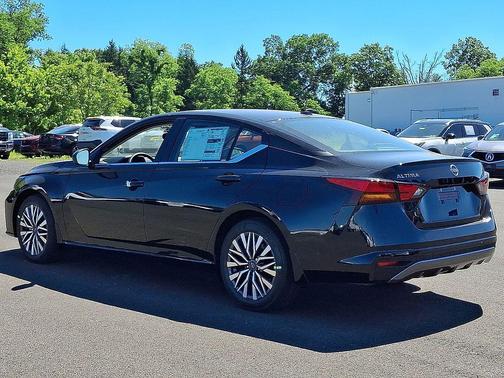 Super Black Clearcoat 2026 Nissan Altima 2.5 SV