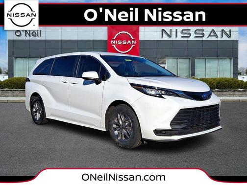 2023 Toyota Sienna LE