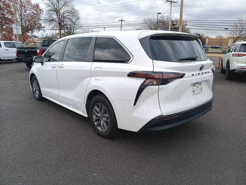 2023 Toyota Sienna LE