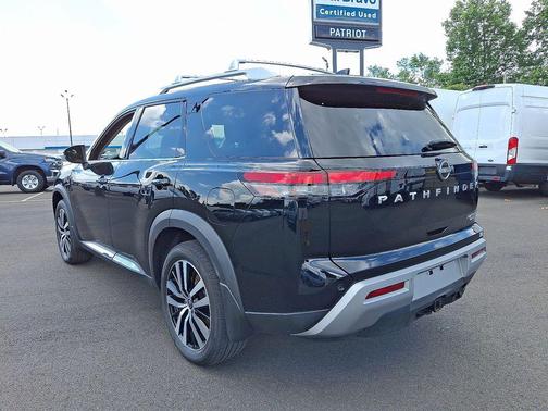 2023 Nissan Pathfinder Platinum 4WD