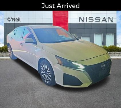 Pearl White Tricoat 2023 Nissan Altima 2.5 SV