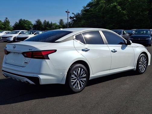 Pearl White Tricoat 2023 Nissan Altima 2.5 SV