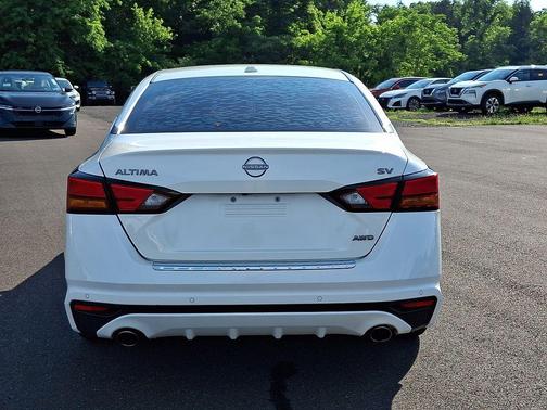 Pearl White Tricoat 2023 Nissan Altima 2.5 SV