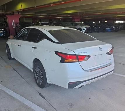 Pearl White Tricoat 2023 Nissan Altima 2.5 SV