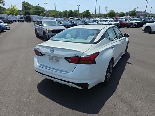 Pearl White Tricoat 2023 Nissan Altima 2.5 SV