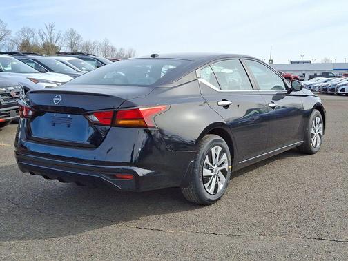2025 Nissan Altima S FWD
