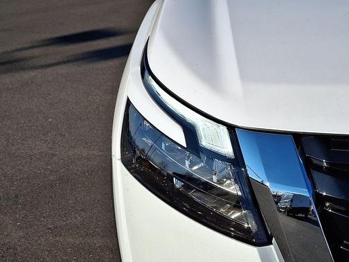 2025 Nissan Pathfinder Platinum 4WD