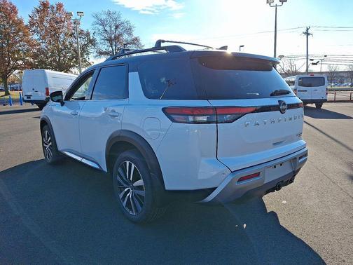 2025 Nissan Pathfinder Platinum 4WD