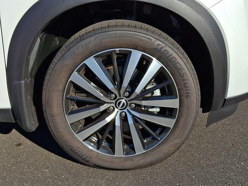 2025 Nissan Pathfinder Platinum 4WD