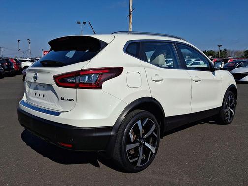 2022 Nissan Rogue Sport SL