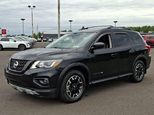 Magnetic Black Pearl 2020 Nissan Pathfinder SL 4WD