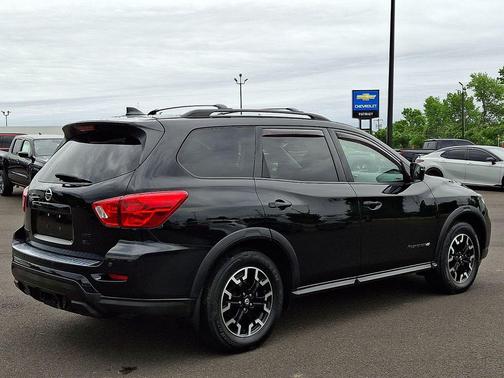 Magnetic Black Pearl 2020 Nissan Pathfinder SL 4WD