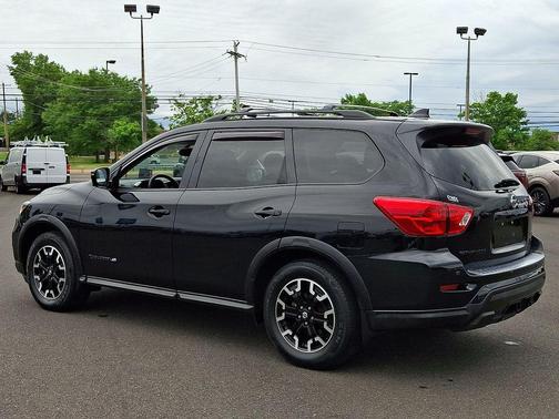 Magnetic Black Pearl 2020 Nissan Pathfinder SL 4WD